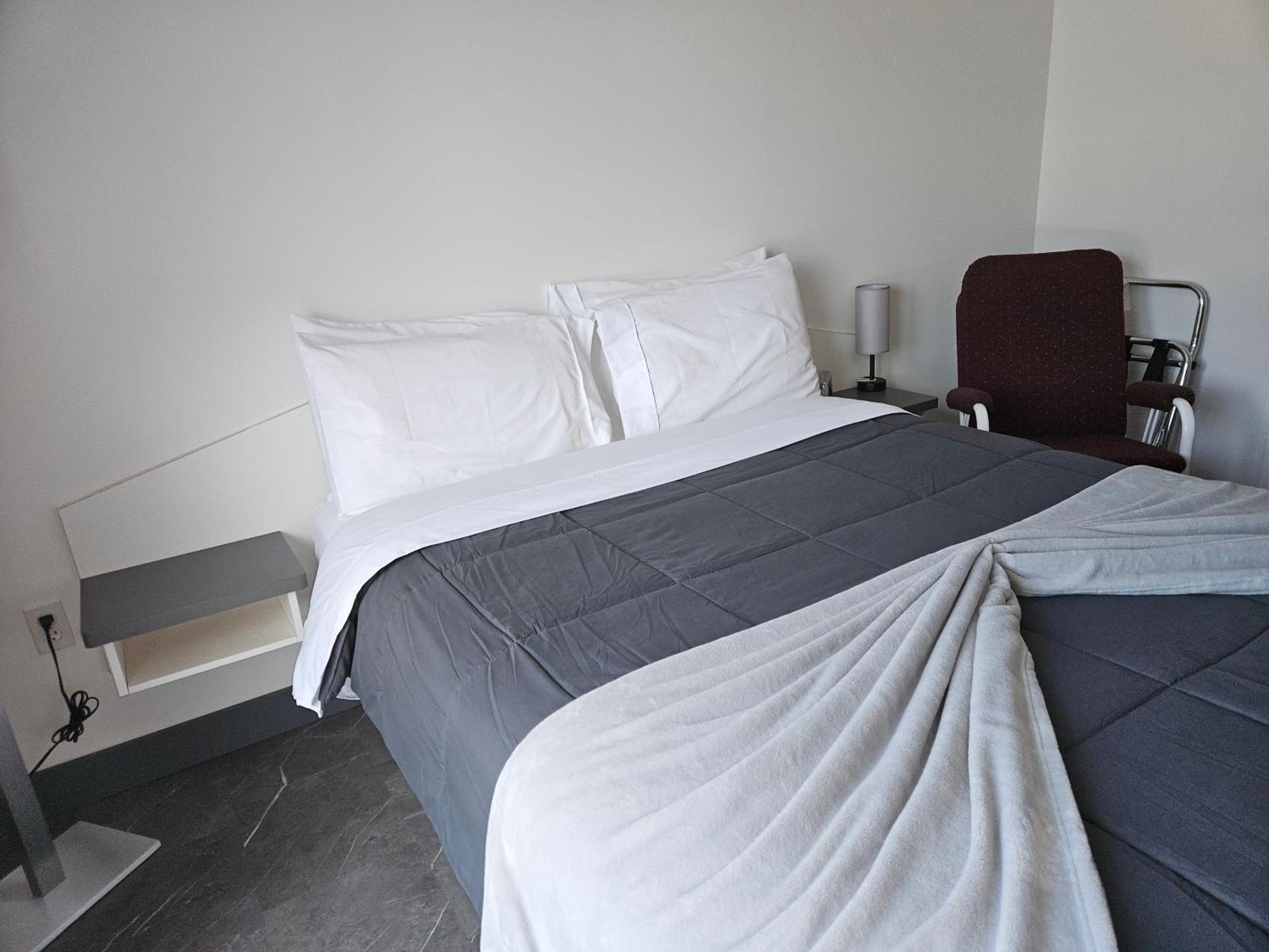 Hotel Auberge St-Felicien Saint-Félicien Kültér fotó