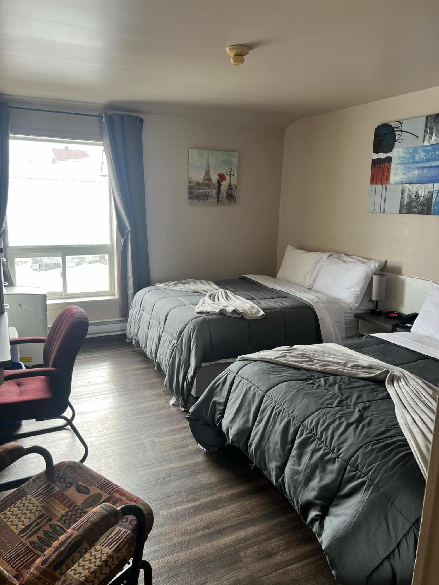 Hotel Auberge St-Felicien Saint-Félicien Kültér fotó