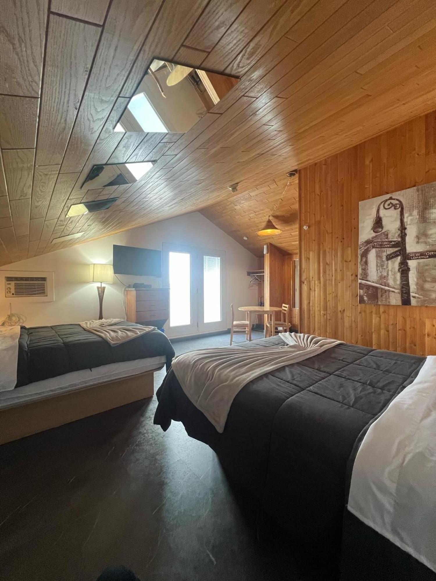 Hotel Auberge St-Felicien Saint-Félicien Kültér fotó